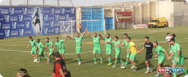 שחקני דליה חוגגים השארות (דור היקה)